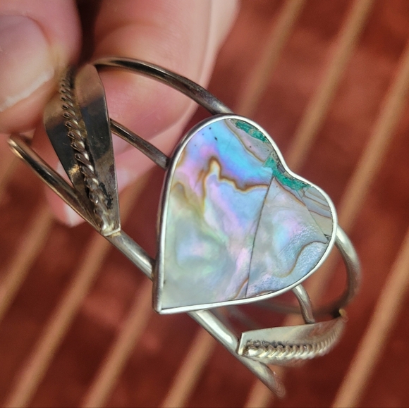 Vintage Heart Abalone Bracelet - Picture 3 of 10
